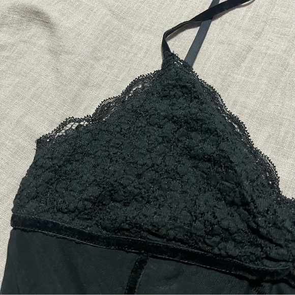 Kimchi Blue Urban Outfitters Black Lace Camisole Size Medium sexy club festival - Picture 3 of 7